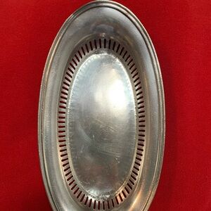 Reed & Barton vintage (1947) silver bread basket